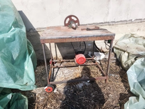 Despicator lemne electric cu con