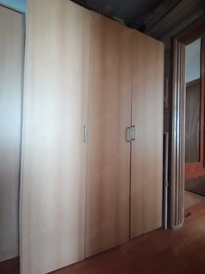Vând dulap în 3 uși (rafturi + sifonier), comodă 