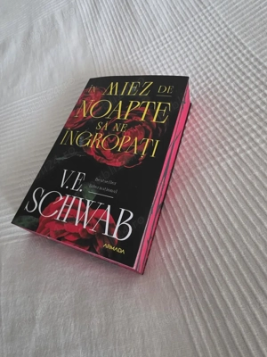 in miez de noapte sa ne ingropati V.E. Schwab