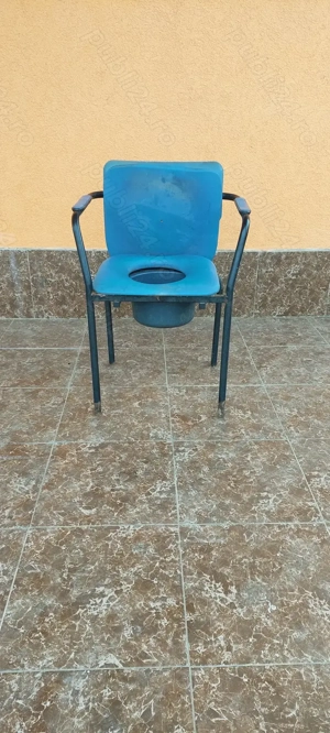 Scaun toaletă pentru persoane cu dizabilități 