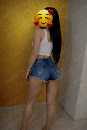 Brunetă drăguță,Bulevardul Timișoara.