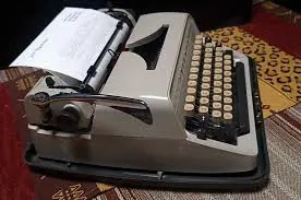 Masina de scris germana Triumph anii 60-70,functionala,OFERTA ACUM.