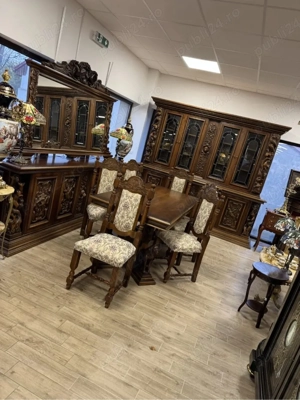 Sufragerie din lemn masiv cu scene de vânătoare