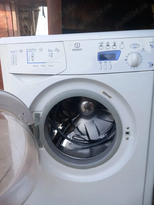 Vând mașină de spălat Indesit 