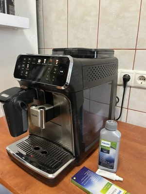 Espressor automat PHILIPS Seria 5500 + Accesorii - imagine 2