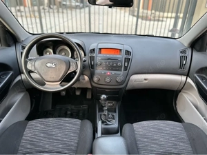 Kia Ceed Hatchback 1.4 benzina 109cp 129.000km 2008 euro4 pret 2.500  EURO - imagine 5