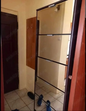 Închiriez mai multe camere la curte 