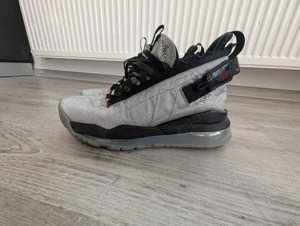 Adidasi Jordan Jumpman 