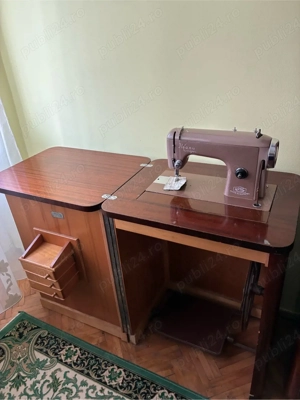 Masină de cusut " Ileana" cu dulap din lemn masiv