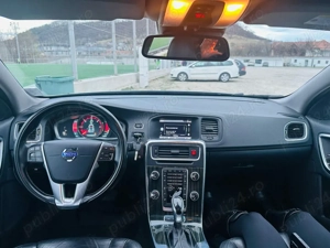 volvo v60 plug in hybrid  - imagine 8