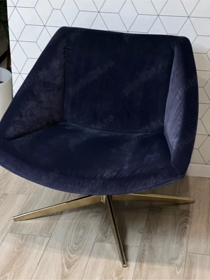 Vând fotoliu elegant de catifea rotativ 