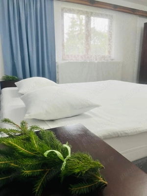 Cazare la Pensiunea Guest House La TaTa din satul montan Neagra Sarului, Bucovina - imagine 5