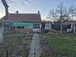 Casă cu 2 camere, Teren 301 mp, acces curte comuna , Pret redus - imagine 2