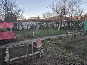 Casă cu 2 camere, Teren 301 mp, acces curte comuna , Pret redus - imagine 3