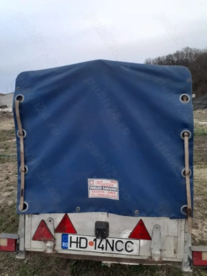 Remorca de vânzare. Se poate transporta și animale