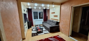  Se închiriază apartament cu 3 camere   Apărătorii Patriei   - imagine 3