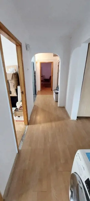Vând apartament  4 camere   etaj 1   zonă Freidorf, Liceul auto - imagine 9