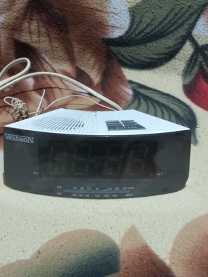 Vând radio fm cu ceas 