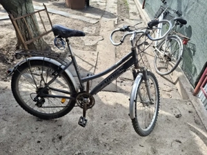 Schimb sau vând biciclete. 