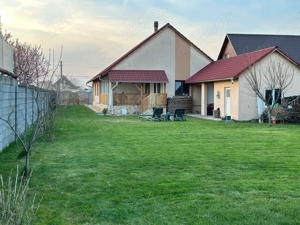 Vand Casa individuala in vatra satului 1200mp