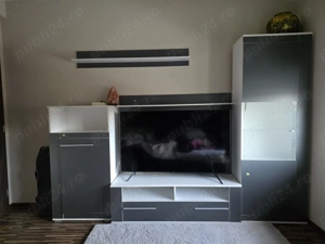 Mobilă de living dormitor în stare bună, compusă din unitate TV, dulap și raft . Mobilierul este în 