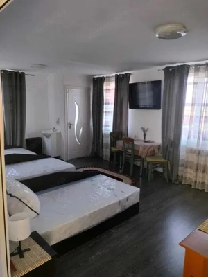 Inchiriez camera in vila curte spatioasa  - imagine 3