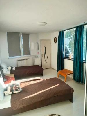 Inchiriez camera in vila curte spatioasa  - imagine 2