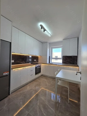 Inchiriez apartament cu 3 camere nou