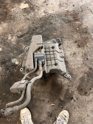 vand rezervor Adblue Audi A4 B9 - imagine 4