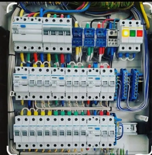 Electrician in Construcții 