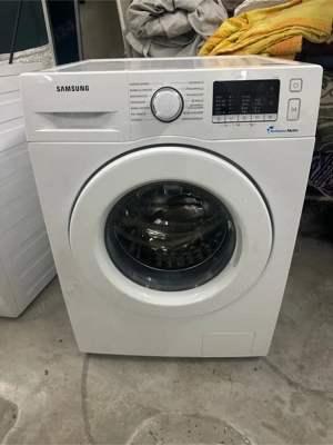 mașină de spălat rufe marca Samsung, echipată cu tehnologia EcoBubble (Schaum Aktiv). 