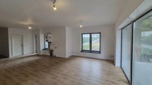 Apartament cu 2 camere 48,90 mp + 21,90 mp terasele + loc de parcare - Busteni - imagine 3