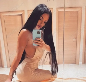 -Fac doar deplasări "Ranya" (Show web)  Caut colega     