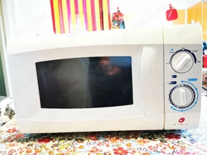 Cuptor microunde Myria MM720W 20l alb 