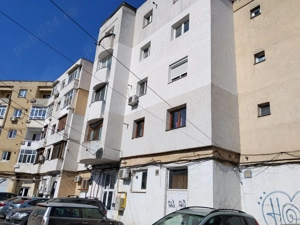 Se vinde apartament două camere decomandat (la roșu), zona Nord Bacău situat pe Aprodu Purice 11