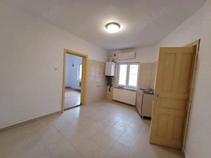 proprietar ofer spre inchiriere casa la curte