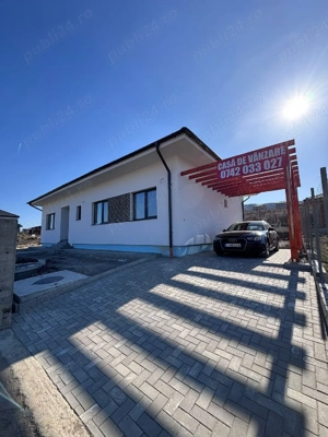 Persoana fizica vand casa Parter la intrare in comuna Chinteni 