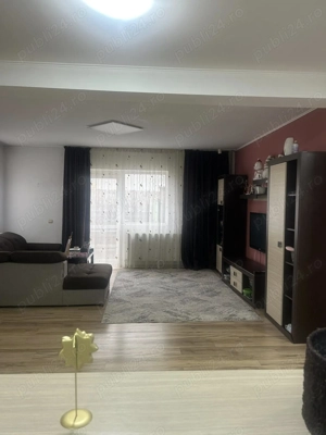 Vand casa la curte, spatioasa si luminoasa!