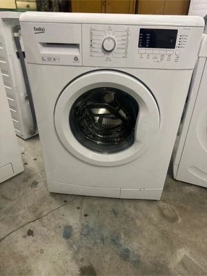 Acest aparat este o mașină de spălat rufe marca Beko-stare foarte bună
