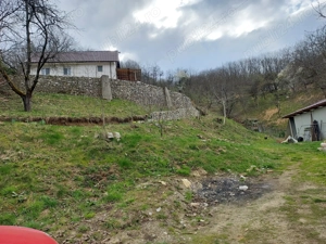 Vând casa în Resita, strada 24 ianuarie, 5400m2 cu apă proprie foraj gaze ,centrală pe lemne  