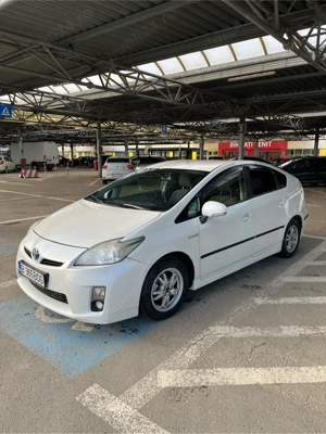 toyota prius  - imagine 5
