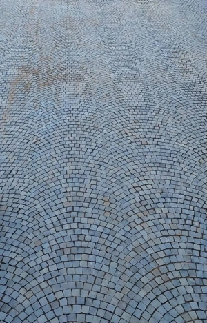 vând și montez piatra cubica andezit 