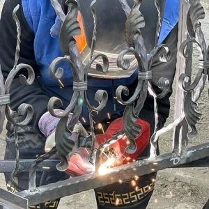 Confecții metalice la comandă Iași   garduri, porți, balustrade