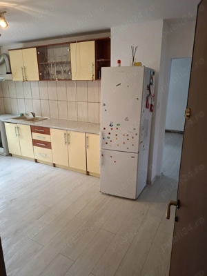 Proprietar, vand apartament cu 3 camere, confort 1 , decomandat la parter zona Dambovita 