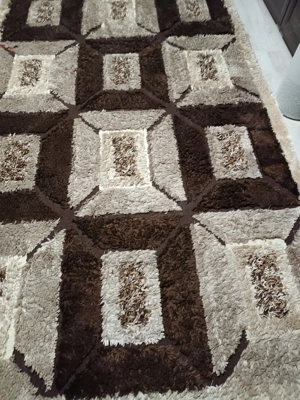 Covor modern , elegant foarte frumos