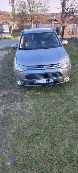 Mitsubishi Outlander  - imagine 8