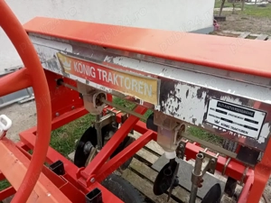 Mașină  de bilonat latime 1 m cu buncar  de ingrasaminte   - imagine 3