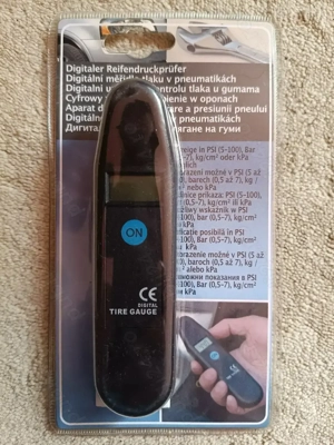 Manometru Digital - Tester Presiune Pneuri Auto 0,15 - 7 Bar, compact si portabil - NOU, SIGILAT