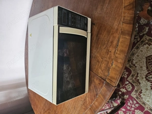 Vând cuptor cu microunde Sharp