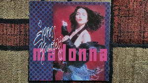 Vand un grup de discuri vinil maxi single